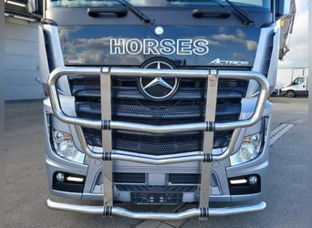 Mercedes-Benz Actros 2551 Horse Truck + Living (2017) —  5–6 horses — 23.236 km — Euro 6