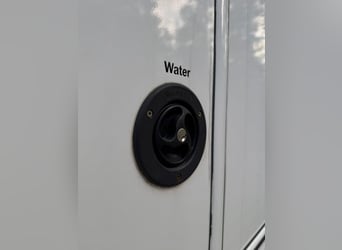 Paardentrailer voor 4 paarden inclusief sociale voorzieningen