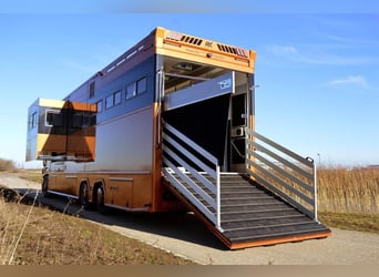 Paardentransportwagen in speciale lakering