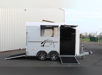 VAN DUOMAX CHEVAL LIBERTE