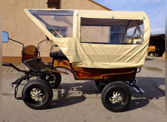 Nieuwe boerenwagen met tractorwielen