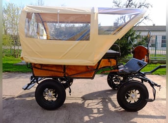 Nieuwe boerenwagen met tractorwielen