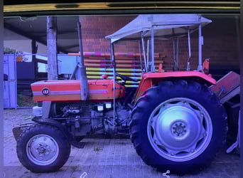 Trecker MF 133 für den Reitplatz