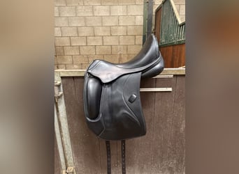 Acavallo dressuur zadel Leonardo 17,5 inch 