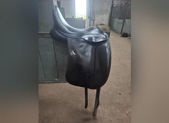 Dressuurzadel Bates wide 17 inch