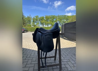 Prestige Brillante AS-X Monoflap Dressuur Zadel 17/32 - Prestige Dressage Saddle only 1 year old!
