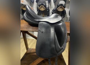 Rarely Used Prestige Dressage Saddle!