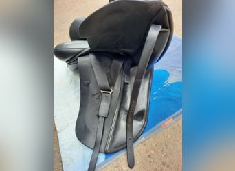 Te koop Dressuurzadel  Merk: Equus  17.5 inch