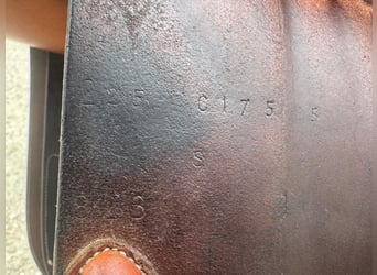 Butet jumping saddle semi-deep seat 17,5 inch