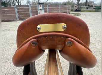 Butet jumping saddle semi-deep seat 17,5 inch