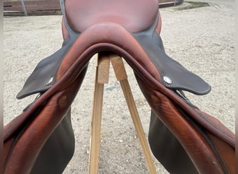 Butet jumping saddle semi-deep seat 17,5 inch