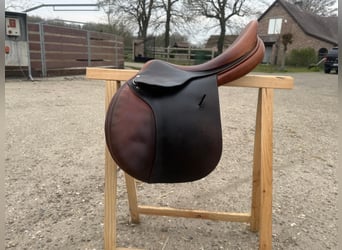 Butet jumping saddle semi-deep seat 17,5 inch