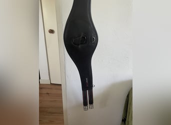 Mooi bruin veelzijdigheidszadel, goeie kwaliteit!