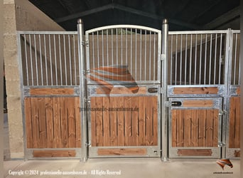 Paardenboxen en binnenboxen kopen - Boxeindelingen, boxfronten en stalboxen voor paarden
