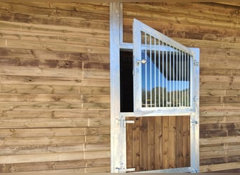 Staldeuren en paddockdeuren & stalpoorten kopen Robuuste schuifdeuren voor paardenstallen