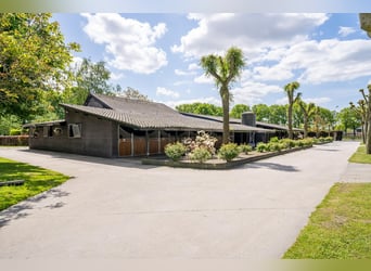 A beautiful, fully equipped equestrian facility located in a fantastic location