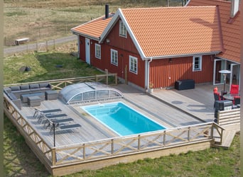Country Living and Equestrian Lifestyle in Perfect Harmony – Beautiful Home with Pool, Deck, 3,3 ha