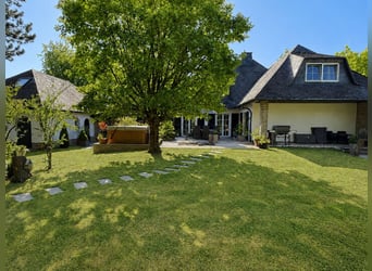 Exclusief landgoed met privé manege op een uitgestrekt perceel van ongeveer 24.000 m²