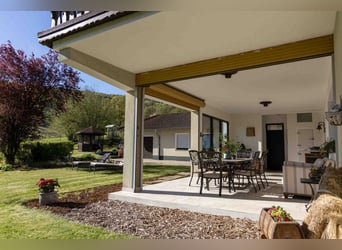 Exclusief manegecomplex in Sauerland | Landhuis, vakantiewoningen, rijhal met uitbreidingsmogelijkhe