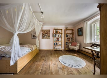 Exclusieve paardenhouderij met een prijswinnend gerenoveerde Jura-boerderij, inclusief een duurzaam 