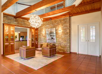 Exklusives Anwesen mit ca. 460m² WFL, Stallungen Reitplatz, Nebengebäuden, ca. 25.000m² Land