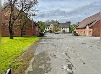 Freistehendes Gutshaus mit hochwertigen Nebengebäuden
