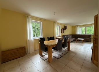 Idyllisches Landanwesen mit Wohnhaus und Stallungen in Unterfranken