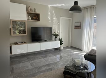 Modern huis met rijhal, stallen en wonen met paarden