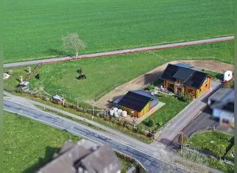 Modernes Holzblockhaus mit Offenstall in schöner Aussichtslage