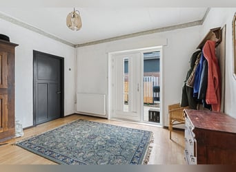 Vrijstaande woning met royaal wonen met een hoogwaardige en compleet ingerichte paardenaccommodatie