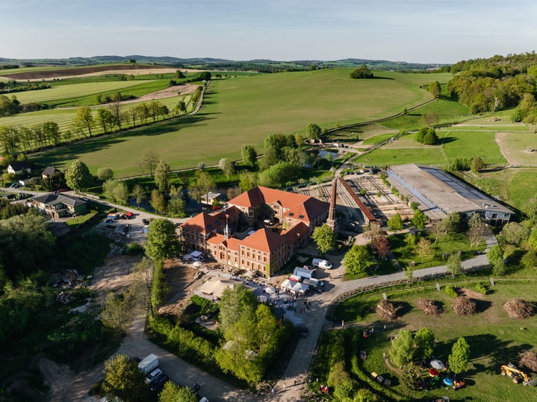 Appartement de luxe conçu par un architecte, comprenant le centre équestre MEA – manège, piste de sa