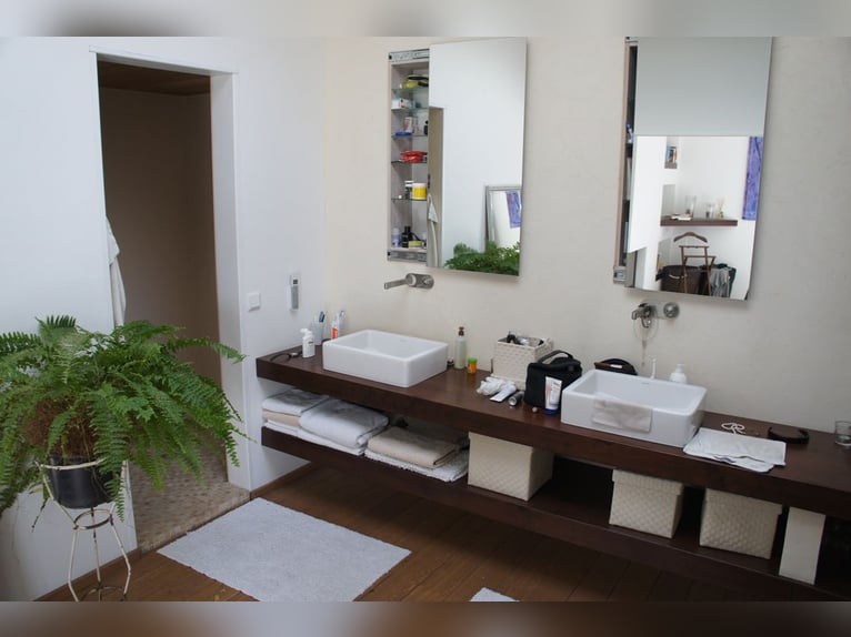 Appartement de luxe conçu par un architecte, comprenant le centre équestre MEA – manège, piste de sa