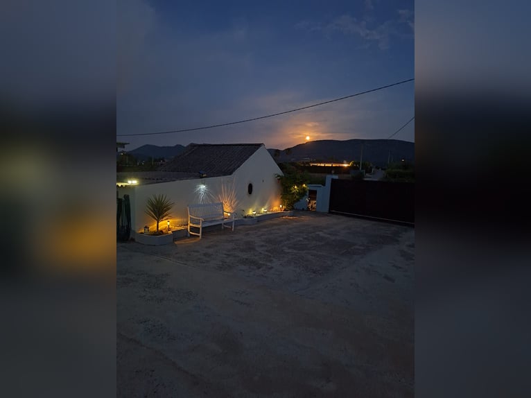 BEAUTIFUL COUNTRYHOUSE FOR LIVING WITH HORSES - WUNDERSCHÖNES LANDHAUS ZUR PRIVATEN PFERDEHALTUNG