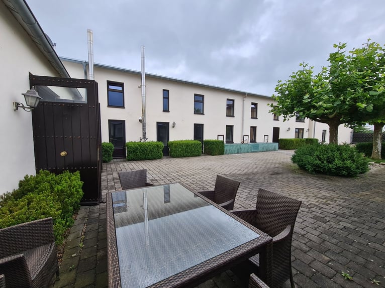 Belle propriété, à vendre, idéale comme centre équestre ou immobilier de développement, située dans 