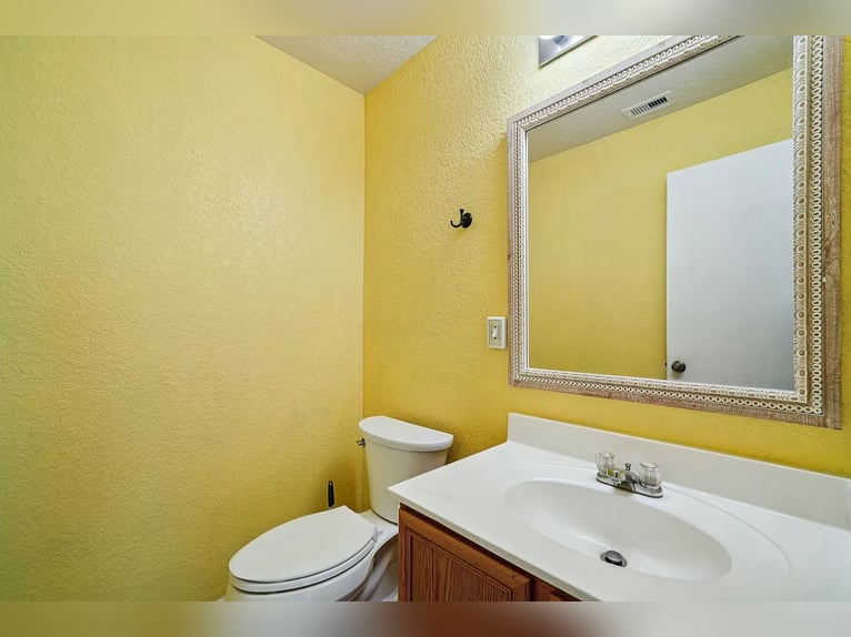 Cette magnifique propriété de 4 chambres et 3 salles de bains est en vente à un prix attractif.