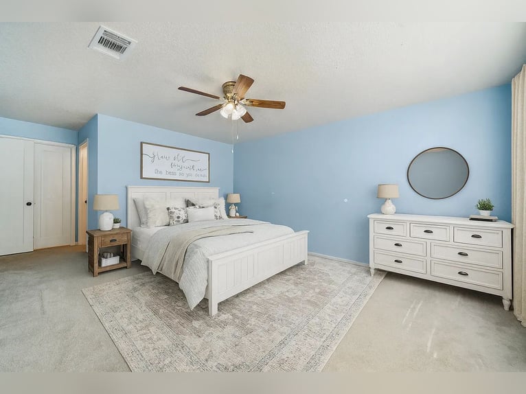 Cette magnifique propriété de 4 chambres et 3 salles de bains est en vente à un prix attractif.