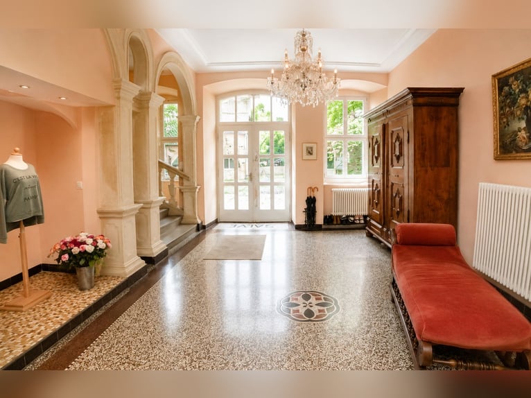 Château à vendre en Rhénanie-Palatinat avec son propre centre équestre et lieu pour événements !
