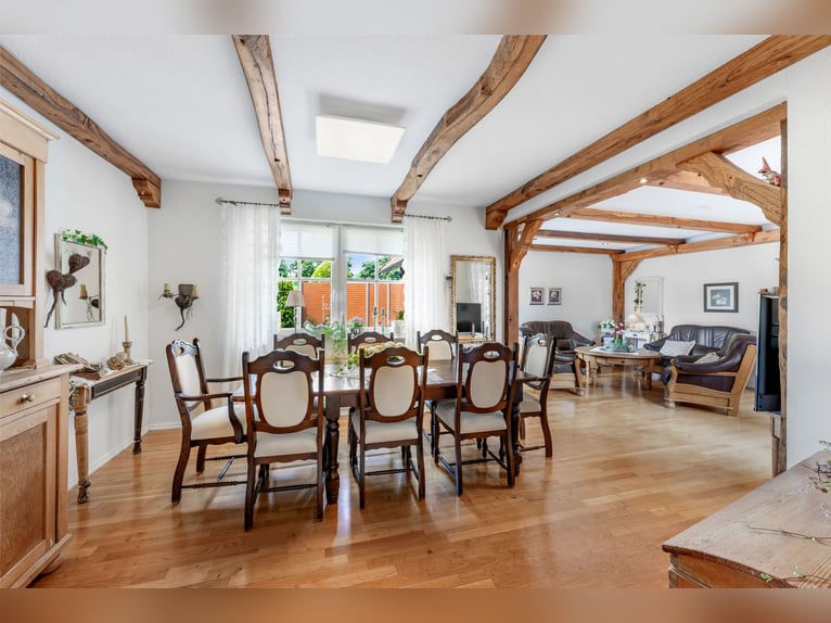 Équilibre parfait entre confort et prestige : propriété équestre comprenant deux maisons d'habitatio