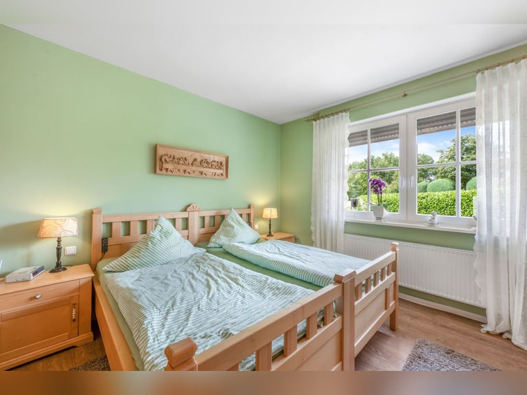 Équilibre parfait entre confort et prestige : propriété équestre comprenant deux maisons d'habitatio