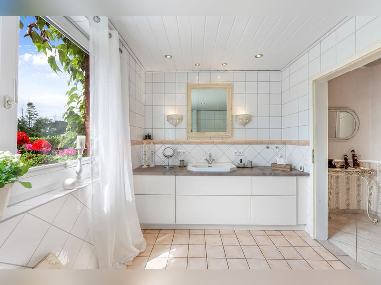 Équilibre parfait entre confort et prestige : propriété équestre comprenant deux maisons d'habitatio