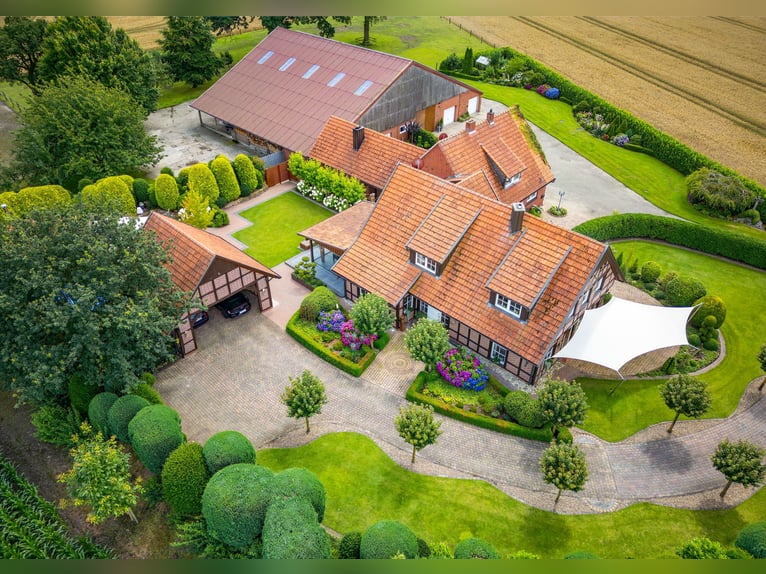 Équilibre parfait entre confort et prestige : propriété équestre comprenant deux maisons d'habitatio