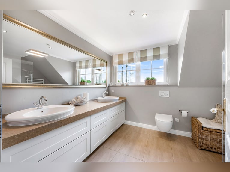 Équilibre parfait entre confort et prestige : propriété équestre comprenant deux maisons d'habitatio