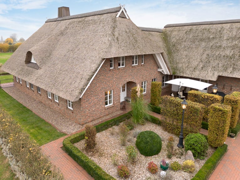 Exklusives Anwesen mit ca. 460m² WFL, Stallungen Reitplatz, Nebengebäuden, ca. 25.000m² Land