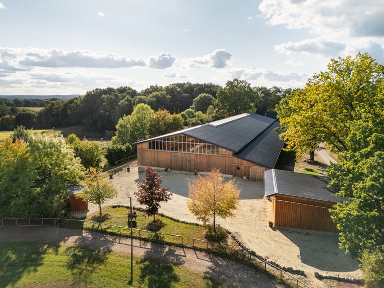 Exklusives Reitsportanwesen nahe Hamburg - 43 Hektar & neue Reithalle!