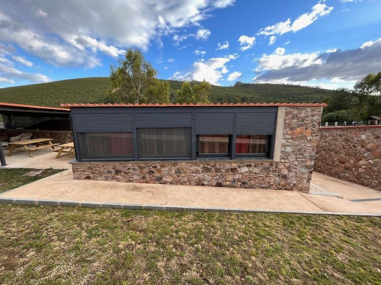 Ferme destinée à la détente et à la chasse au gros gibier.