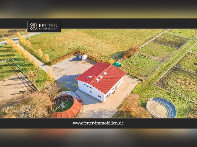 Immeuble commercial à Herrenberg – Clinique équine neuve avec plusieurs bureaux !