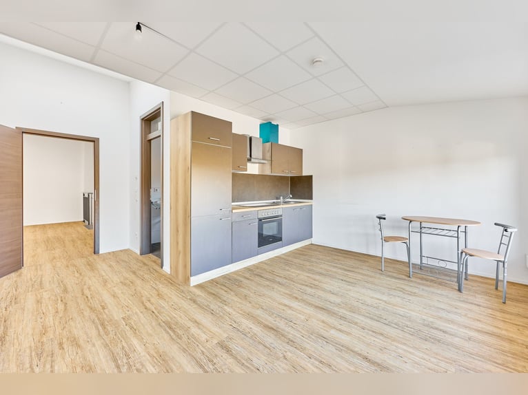 Immeuble commercial à Herrenberg – Clinique équine neuve avec plusieurs bureaux !