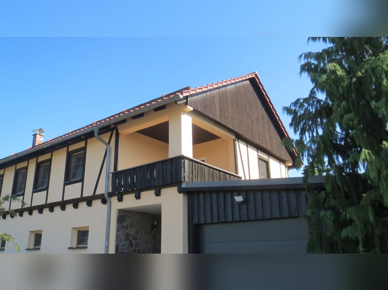 Le bonheur a une maison : propriété soignée avec appartement de vacances, en périphérie de Plauen / 