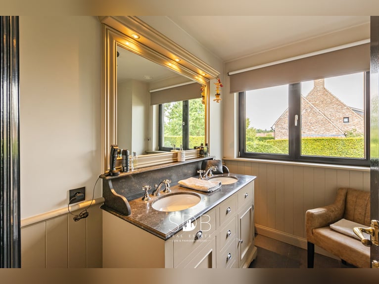 Magnifique villa de campagne avec jardin familial et prairies sur 32 558 m² à Lochristi | Belgique
