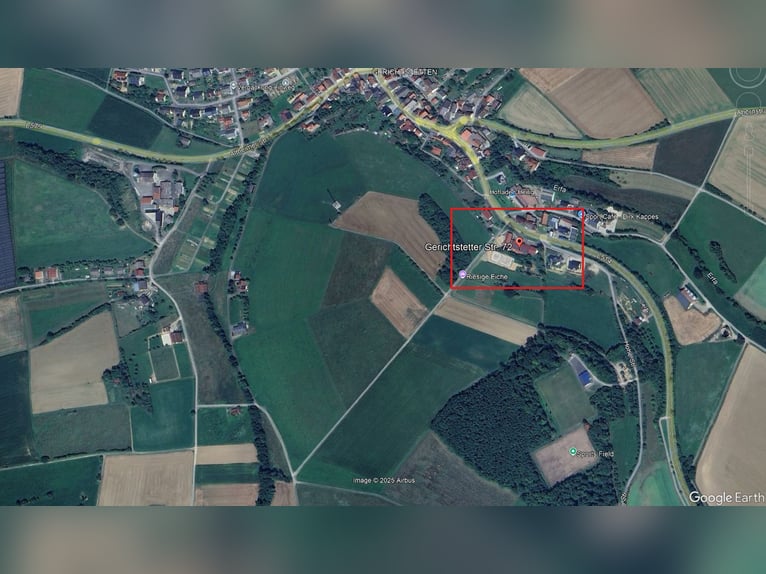 Maison résidentielle (3 unités) avec manège/boxes, paddock, sentier, carrière d’équitation, atelier,